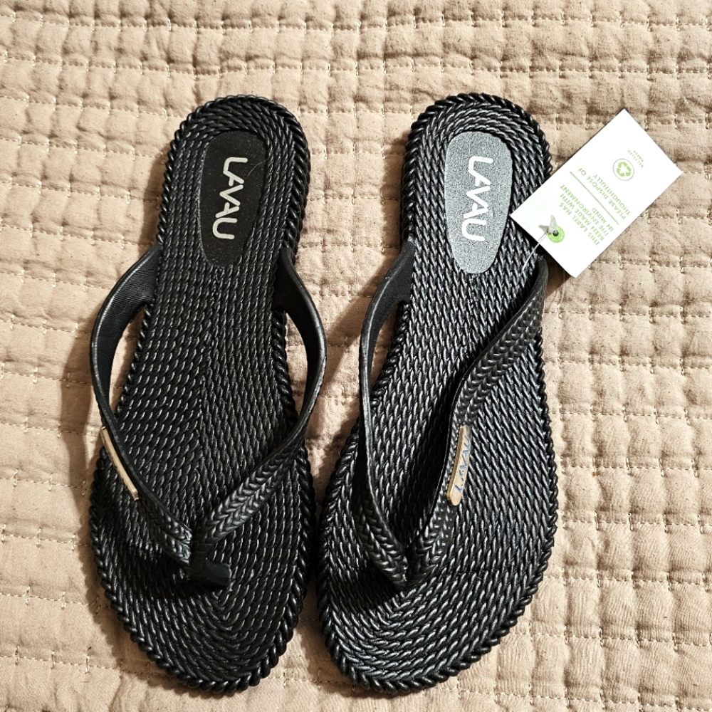 LAVAU waterproof sandals NWT SIZE 9